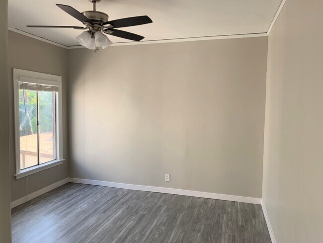 Building Photo - 3501 1/2 Ramboz Dr