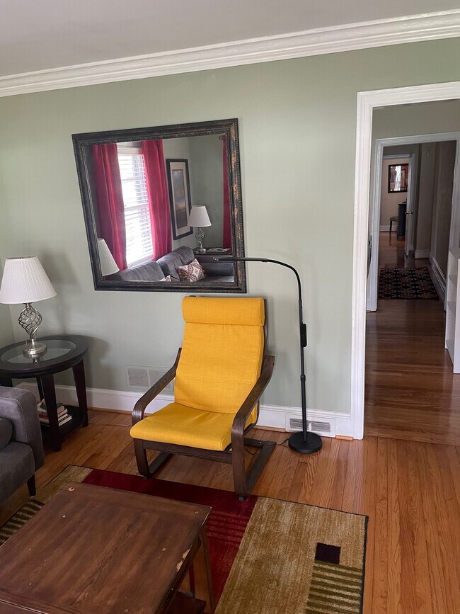 Family Room - 2018 Kensington Dr