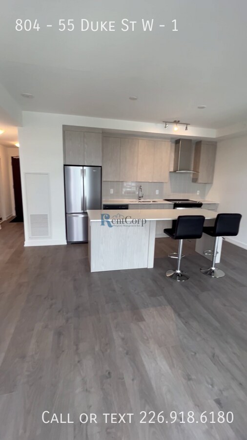 Photo du bâtiment - 55-855 Duke St W