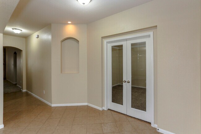 Building Photo - 5805 Calc Stone Dr