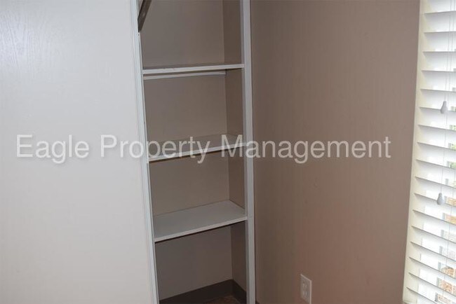 Building Photo - 12412 SE 60th Ct