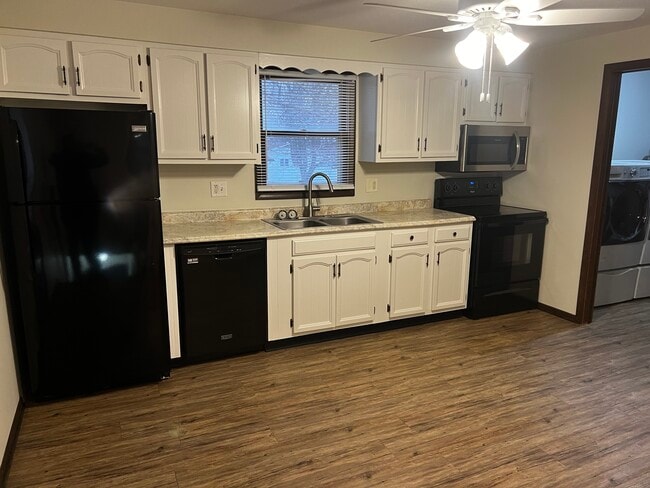 Building Photo - 760 Heritage Dr