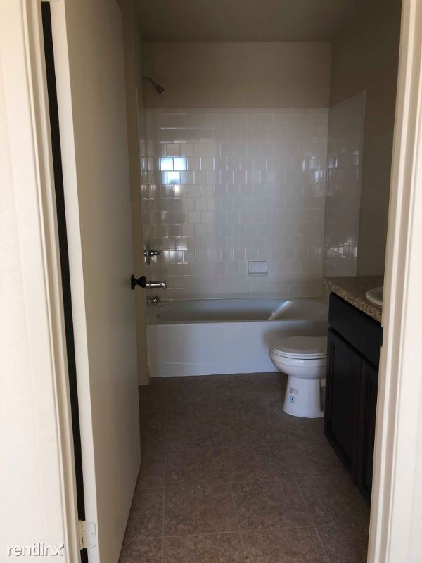Building Photo - 3 br, 2 bath Townhome - 7415 E. 39th Place
