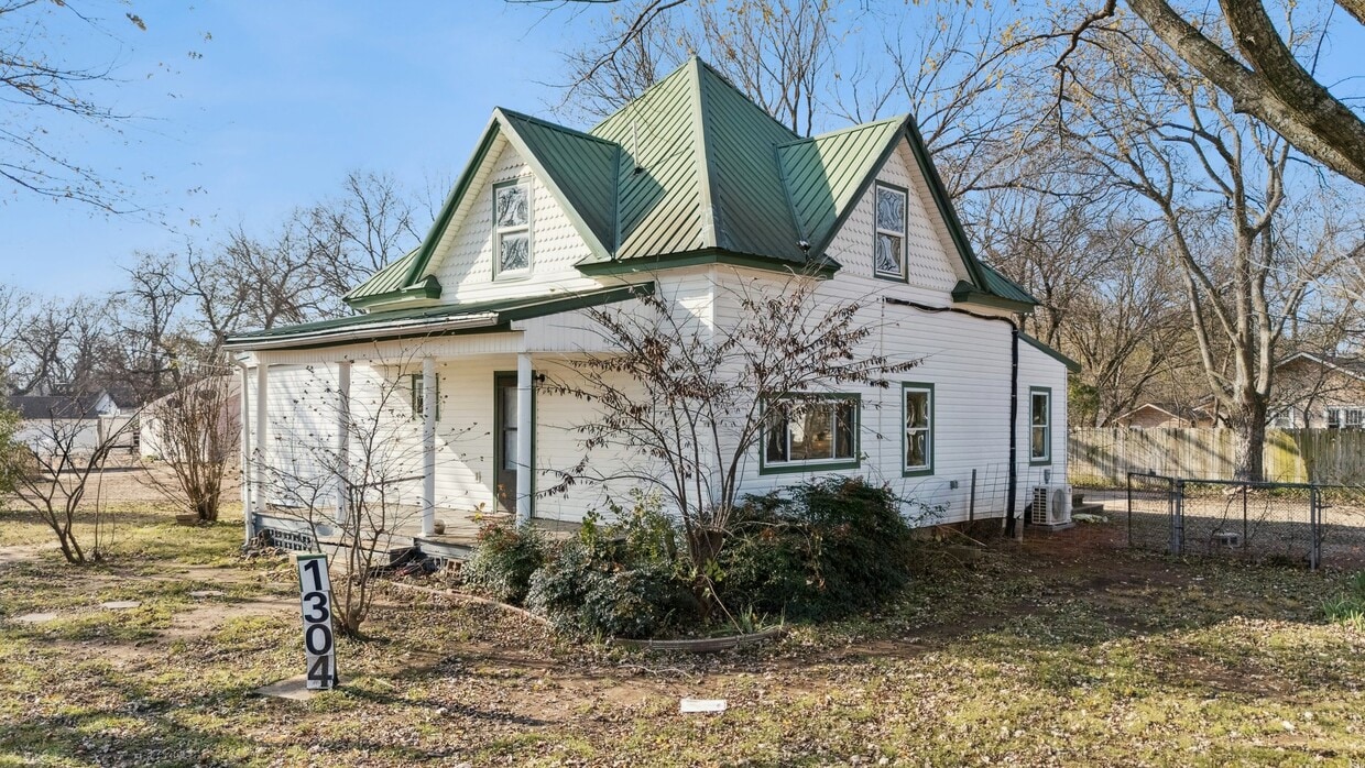 Photo - 1304 S Husband St