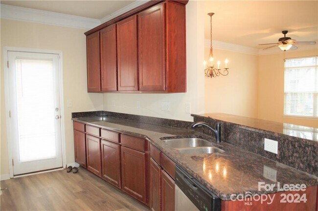 Building Photo - 2824 Birkhill Ln