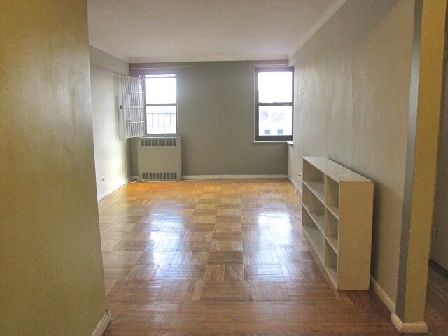 Living Area - 90 Park Terrace E