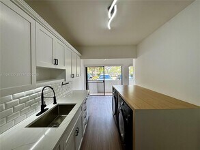 Building Photo - 5900 SW 127th Ave