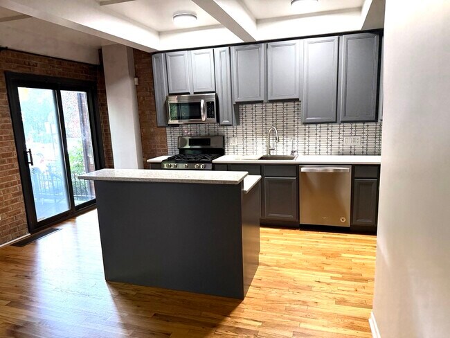 Foto del edificio - 646 W Belden Ave