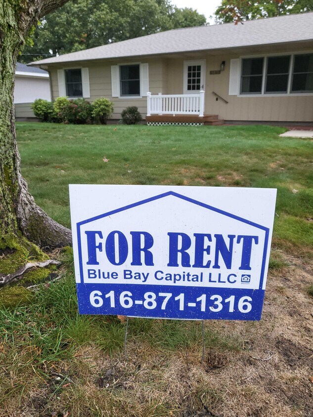 Foto principal - 4872 Elmwood St