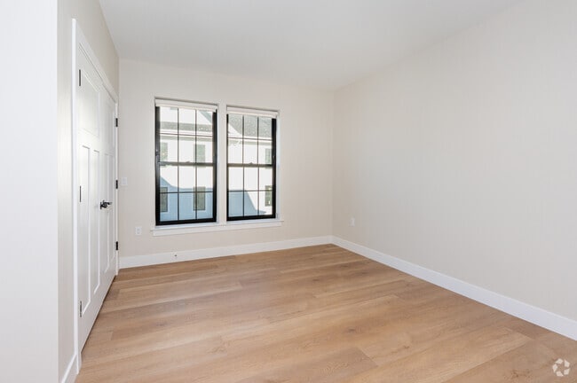 1BD, 1BA - 938SF - Bedroom - Overland Crossing
