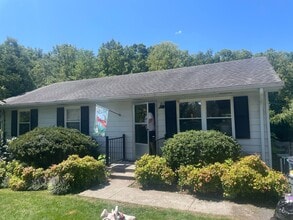 Building Photo - 216 Catalpa Pl