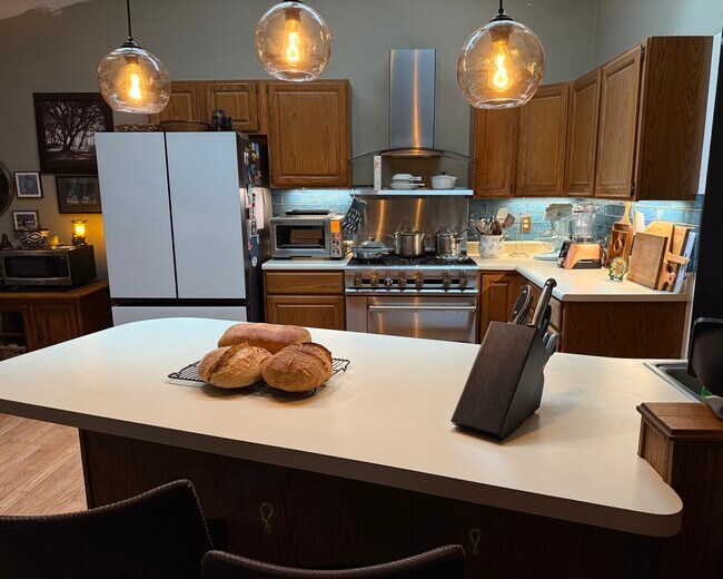 Foto del edificio - 4212 Lakeview Pkwy