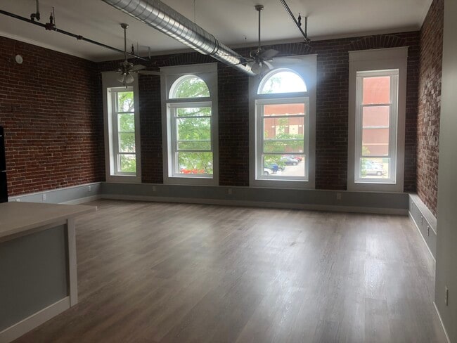Building Photo - 222 S Main St