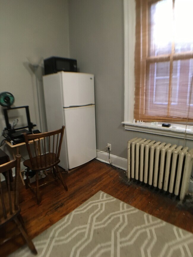 kitchen - 405 S 40th St