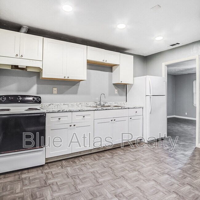 Foto del edificio - 2215 Riverview Dr