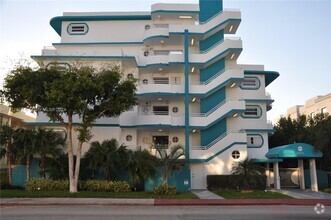 Building Photo - 9156 Collins Ave