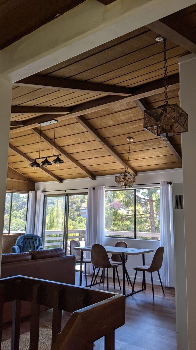 Building Photo - 5519 Sunbury Ave