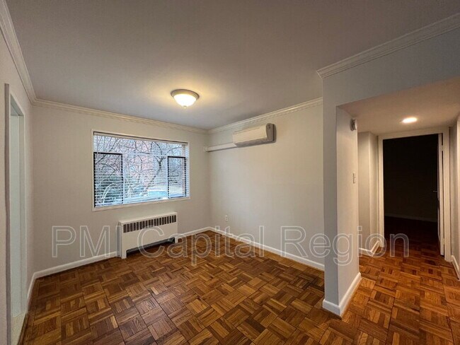 Foto del edificio - 10411 Montrose Ave
