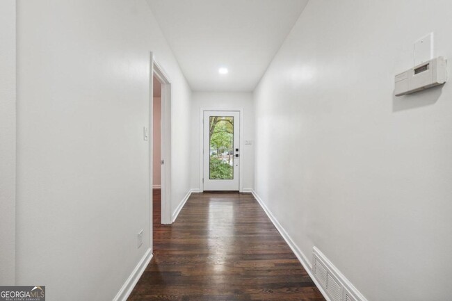 Building Photo - 1201 Poplar Grove Dr NE