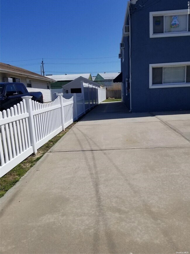 85 Quebec Rd, Island Park, NY 11558 Room for Rent in Island Park, NY