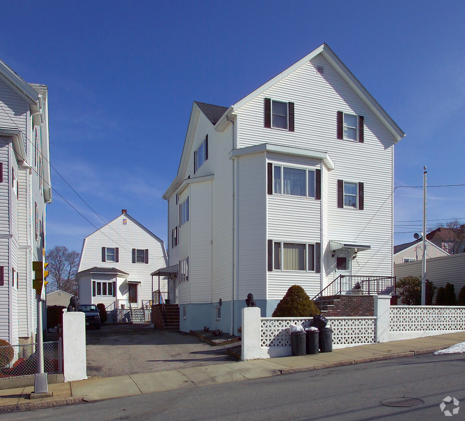 Primary Photo - 352-354 Sprague St