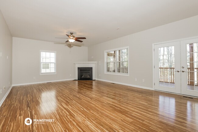 Foto del edificio - 5979 Coopers Hawk Trail
