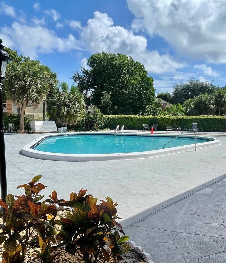 Foto principal - 4374 NW 9th Ave