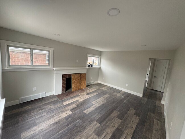 Building Photo - BRAND NEW KITCHEN, NEW FLOORS, FRESHLY PAINTED BRICK HOME WITH BASEMENT