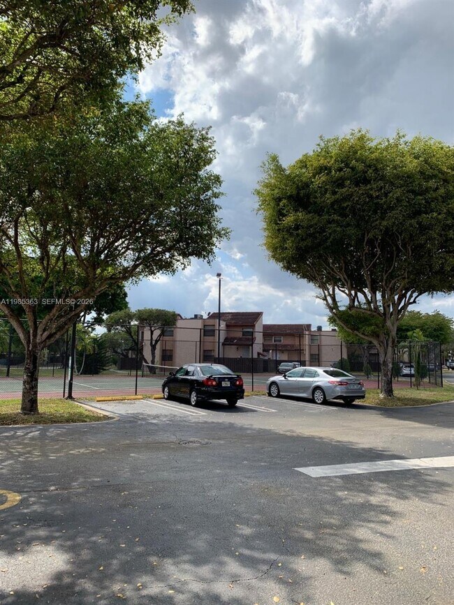 Foto del edificio - 425 W Park Dr