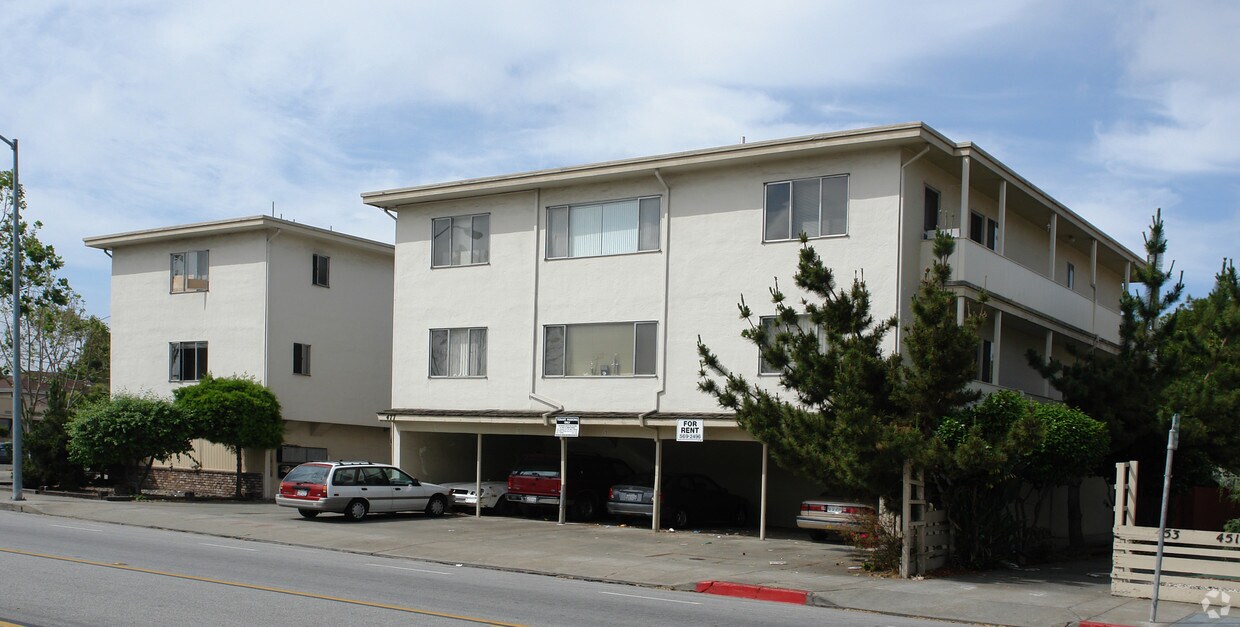 Building Photo - 477 Apartments