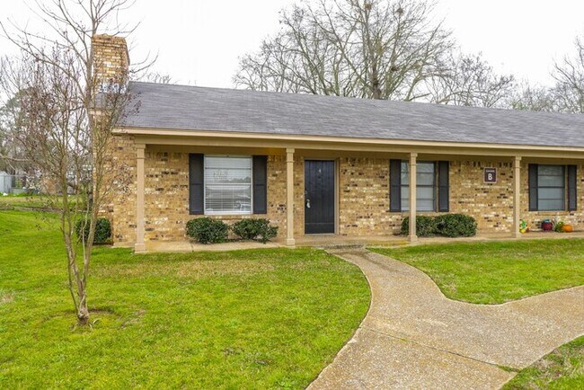 Building Photo - 2 Bedroom Town house for Rent in Lindale!
