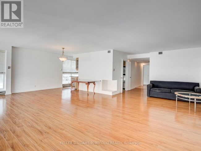 Building Photo - 480 Queens Quay W