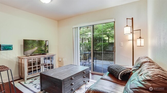 Building Photo - 700 E Denny Way