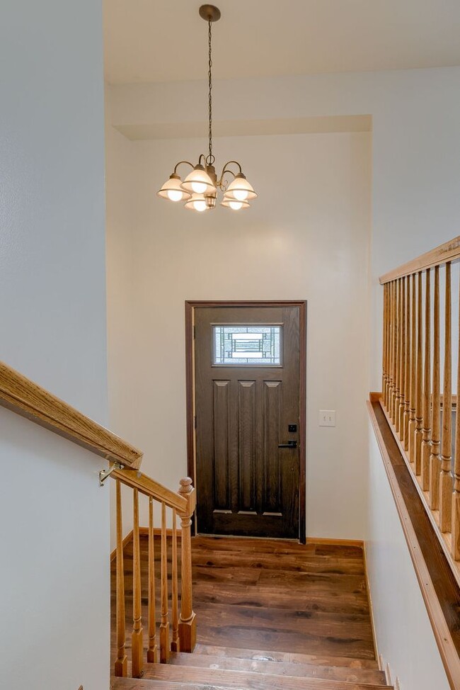 Building Photo - 3 Bedroom With Park Views, Walking Distanc...