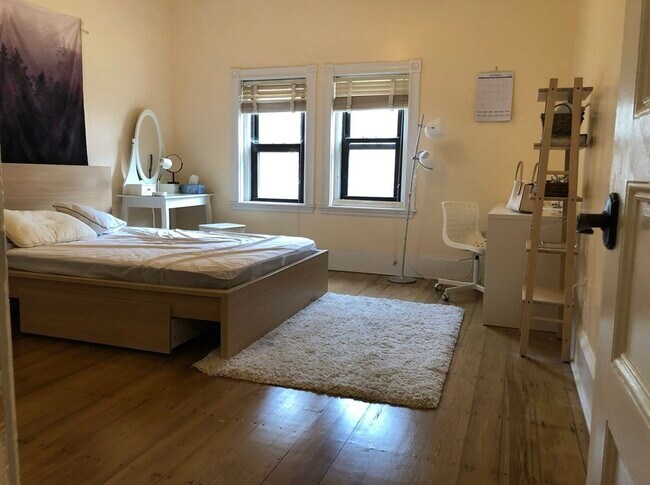 Foto del edificio - 33 Bay State Rd