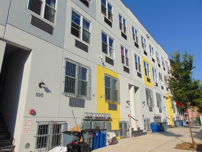 Foto del edificio - 6 br, 2 bath  - 595 Central Ave