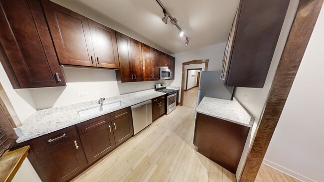 Building Photo - 4817 N Oakley Ave