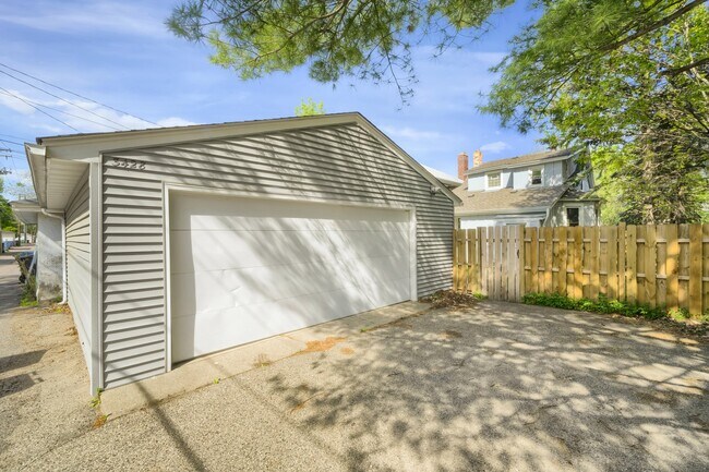 Building Photo - 3428 Fremont Ave S