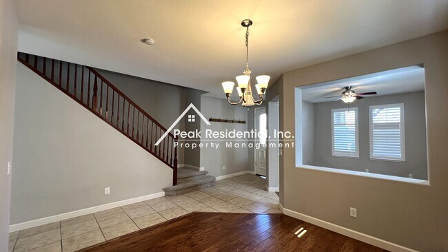 Foto del edificio - Spacious 5bd/3ba Elk Grove Home