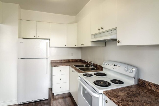 Building Photo - Fontainebleau Apartments