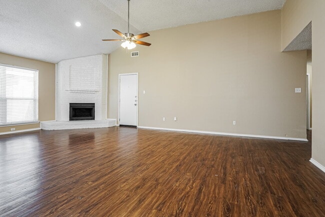 Building Photo - 405 Lemon Dr