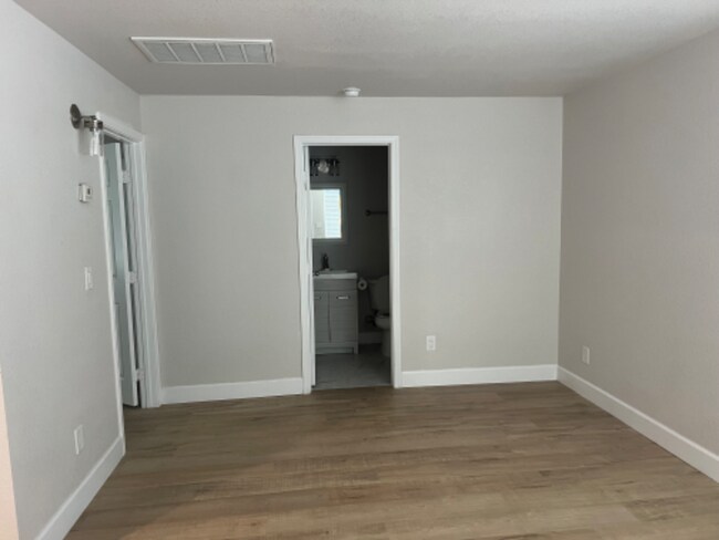 Building Photo - 340 W Highland Ave