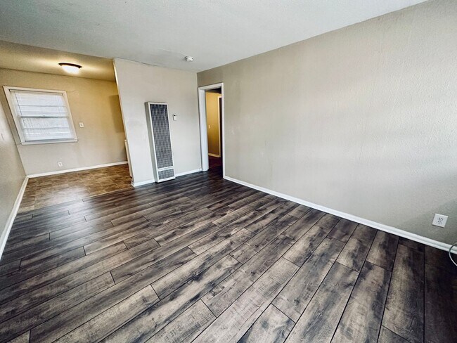 Foto del edificio - E Luther St Triplex