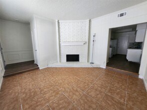 Building Photo - 7700 Creekbend Dr
