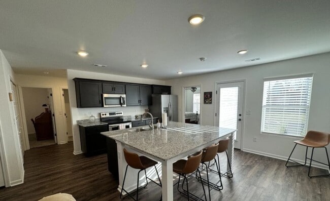 Building Photo - COMING SOON: BEAUTIFUL 3 BEDROOM / 2 BATHROOM HOUSE LOCATED IN JOPLIN MO WITH FENCED IN YARD!
