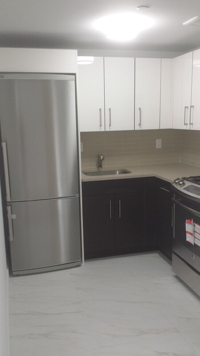 4312 214th Pl Unit 4C, Bayside, NY 11361 Condo for Rent in Bayside