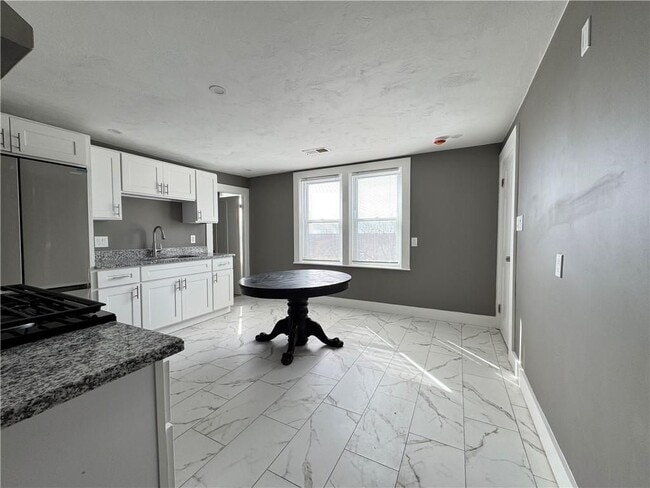 Foto del edificio - 910 Atwells Ave