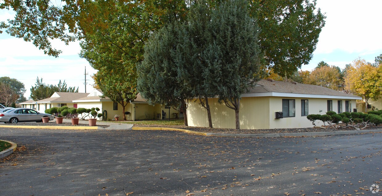 Primary Photo - Ontario Manor