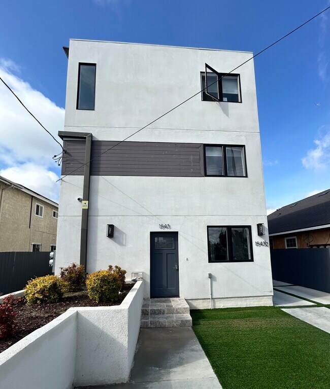 Foto del edificio - 1543 W 37th Pl