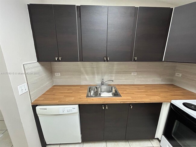 Foto del edificio - 3660 N 56th Ave